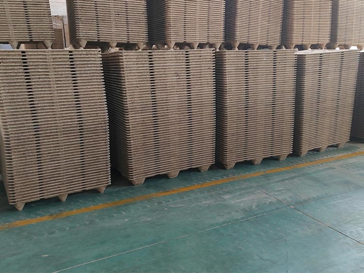 Material selection and product advantages of molded pallets