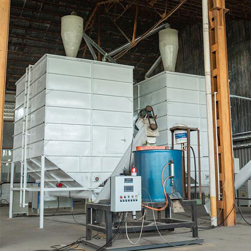 What are the advantages of a compressed wooden pallet machine?